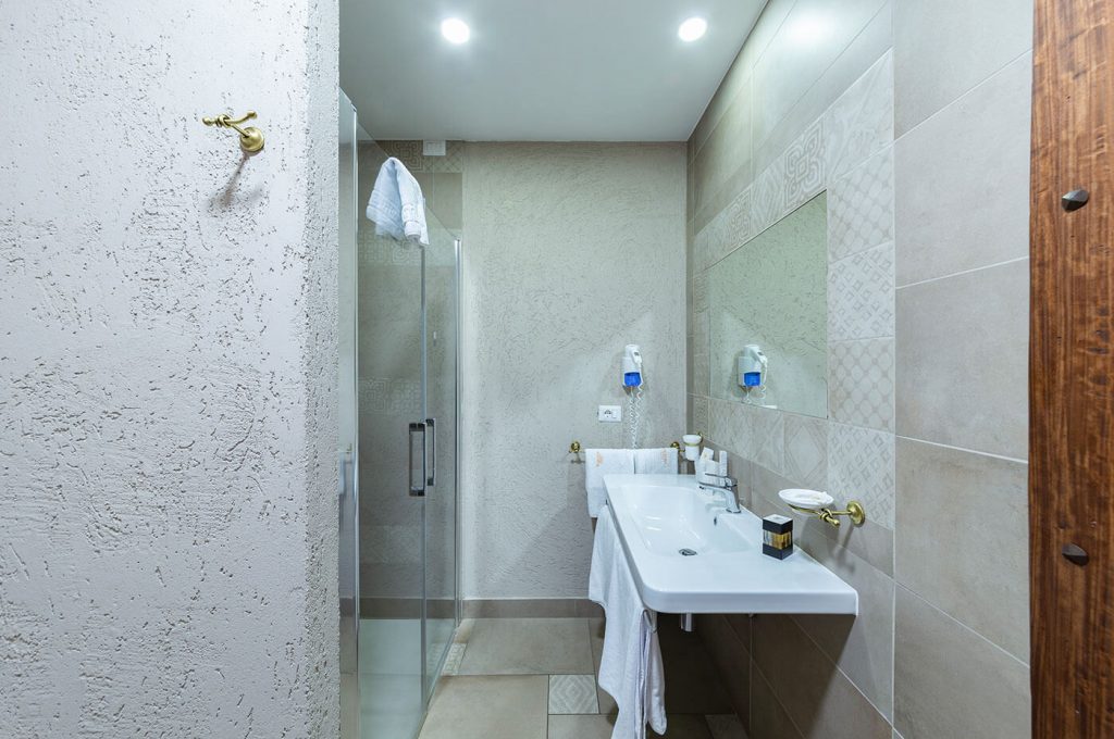 Particolare del bagno suite Amorini Hotel Pompei